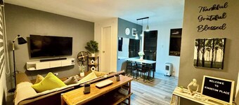 Cosy home near tourist destinations, resorts & 1hr drive to beach. Pet-friendly!