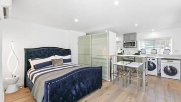 5 bedrooms, in-room safe, desk, iron/ironing board