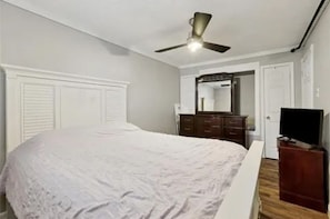 2 bedrooms, iron/ironing board, free WiFi, bed sheets