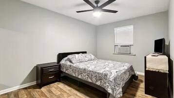 2 slaapkamers, een strijkplank/strijkijzer, gratis wifi, beddengoed