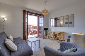 TV - HOSSEGOR Plage Centrale, family apartment (HOSSEGOR)