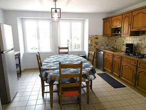 Fridge, microwave, dishwasher, toaster
