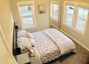 2 habitaciones, tabla de planchar con plancha, wifi y ropa de cama 