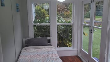 4 bedrooms, desk, iron/ironing board, free WiFi
