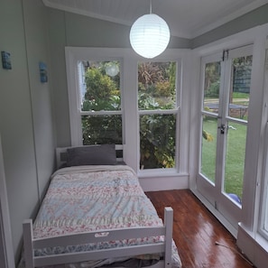 4 bedrooms, desk, iron/ironing board, free WiFi