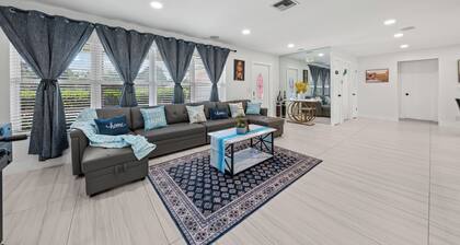 Family Home, 4 Miles to Beach, Near Airport, walk to Rapids Water Park