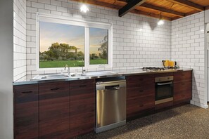 Micro-ondes, four, plaque de cuisson, lave-vaisselle