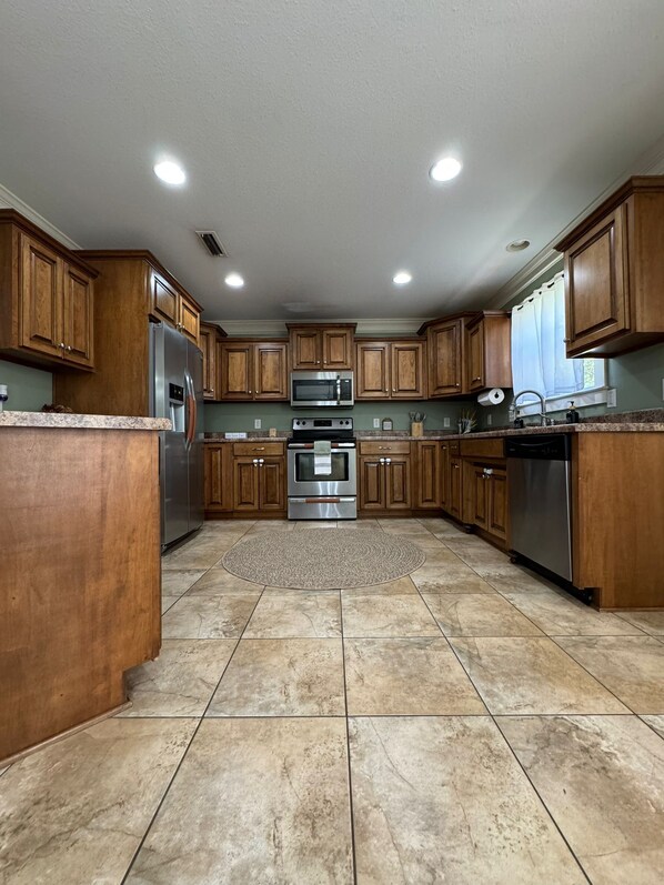 Refrigerador, microondas, horno, placa de cocina