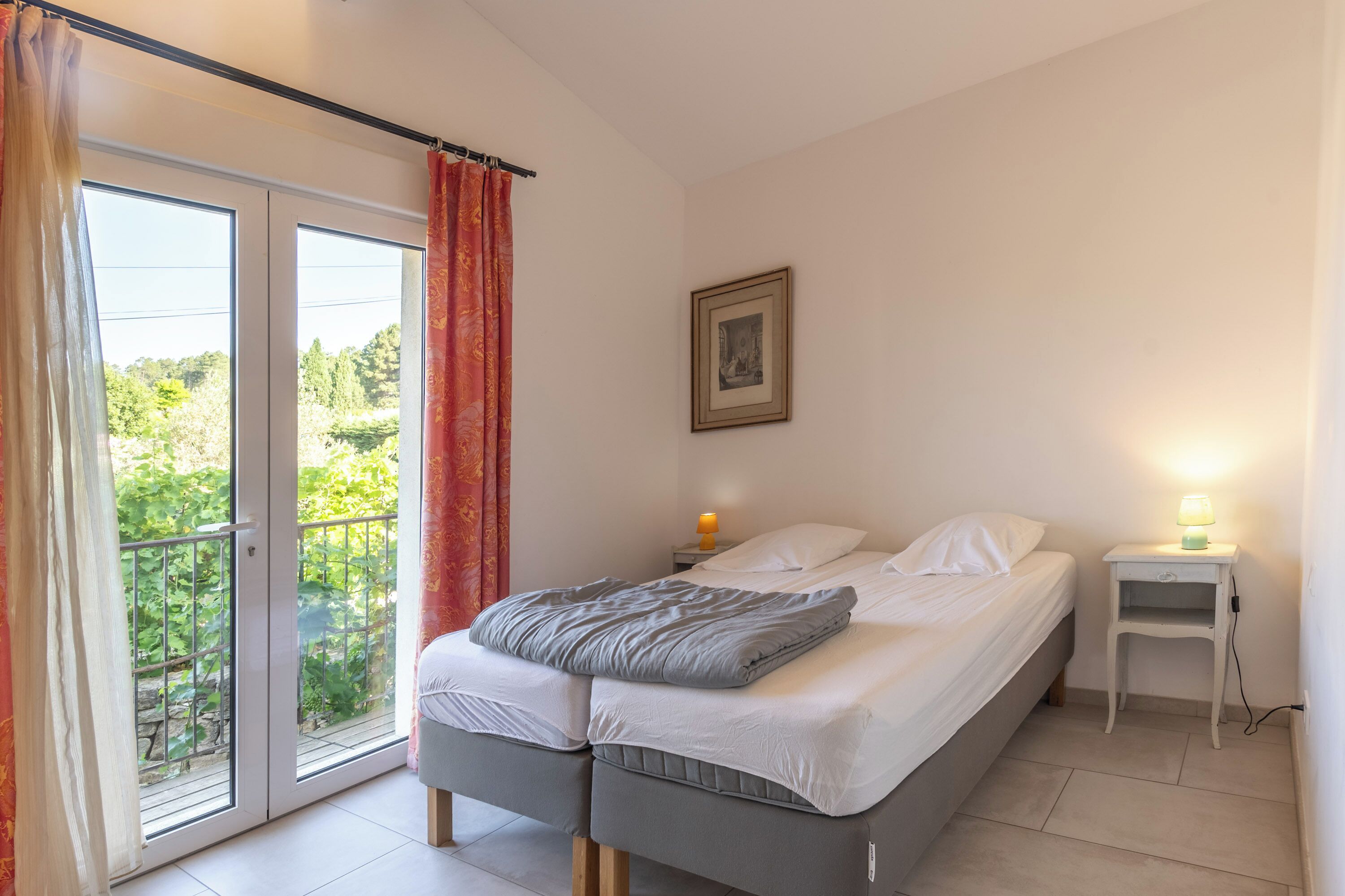 5 bedrooms, free WiFi, bed sheets