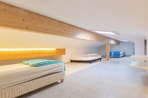 5 makuuhuonetta, ilmainen Wi-Fi, vuodevaatteet