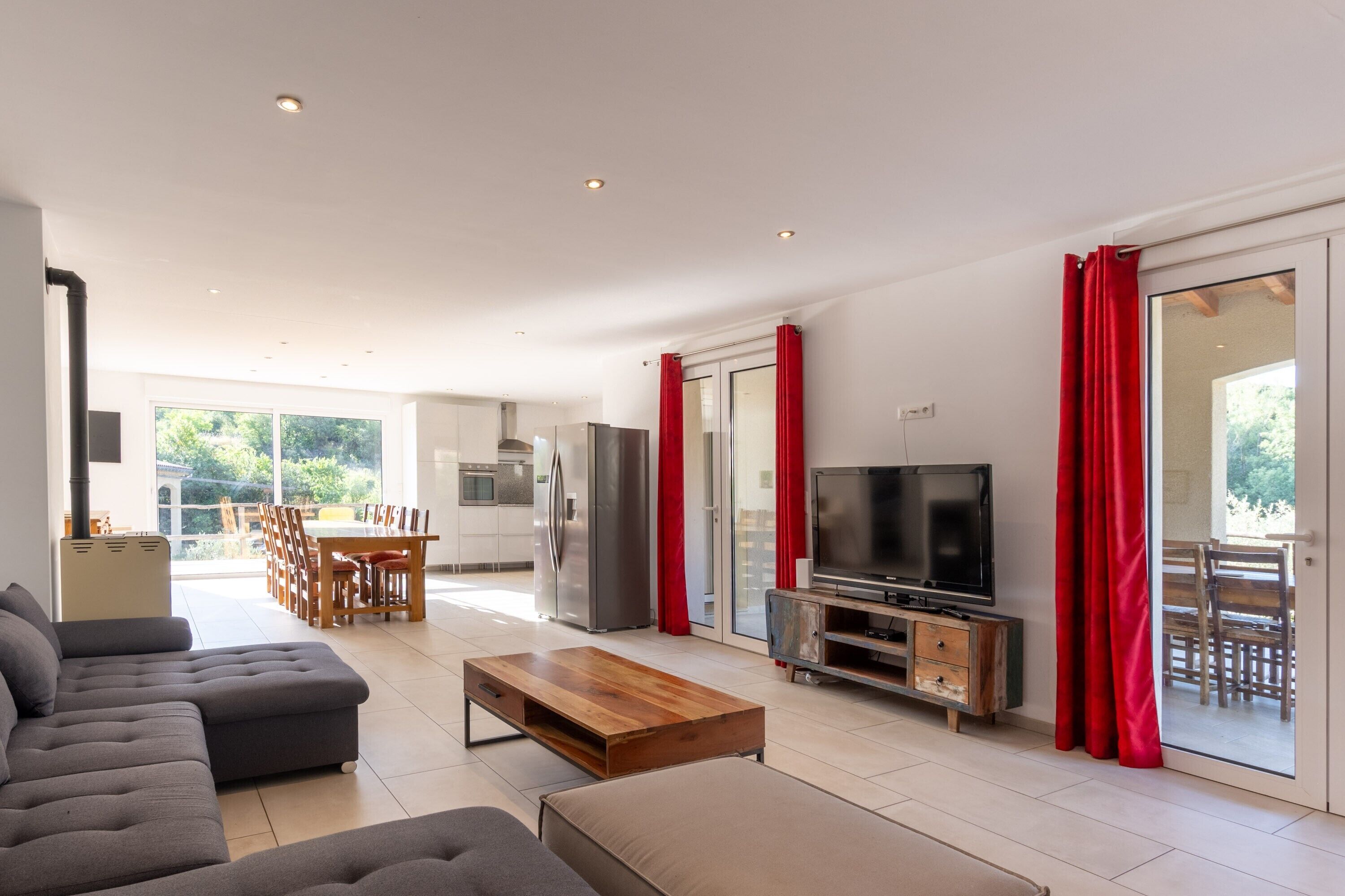 Télévision, table de tennis de table