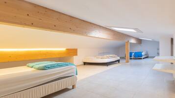 5 bedrooms, free WiFi, bed sheets