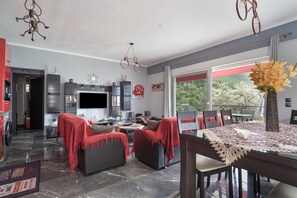 Dining - Apartment 'Spiri's House' with Private Terrace, Wi-Fi and Air Conditioning (Sívros)