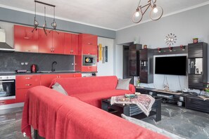 TV, fireplace, stereo