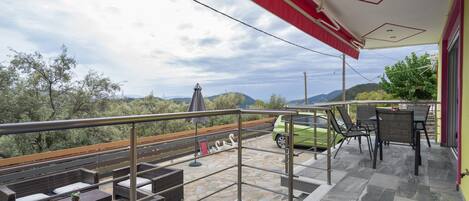 屋外ダイニングエリア