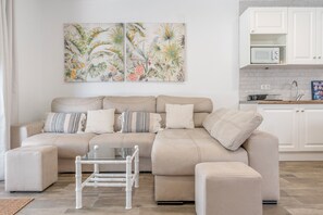 TV - Rural House 'Casa Con Vistas A Sierra Nevada' with Mountain Views, Wi-Fi & Air Conditioning (Saleres)