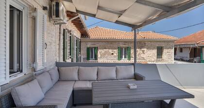 Holiday Home 'Sparto' with Private Terrace, Wi-Fi and Air Conditioning