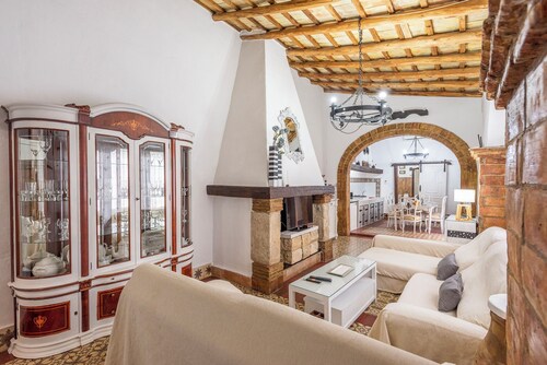 Country House 'Los Mellizos' with Private Pool, Wi-Fi and Air Conditioning