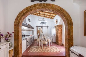Dining - Country House 'Los Mellizos' with Private Pool, Wi-Fi and Air Conditioning (Peñaflor)