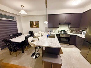 Micro-ondes, four, plaque de cuisson, lave-vaisselle