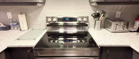 Micro-ondes, four, plaque de cuisson, lave-vaisselle