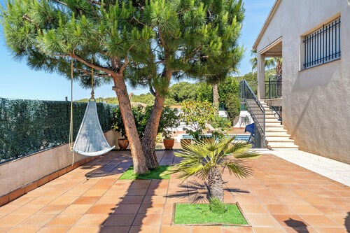 Maison de vacances 'Anglada' avec vue sur la mer, piscine privée et climatisation