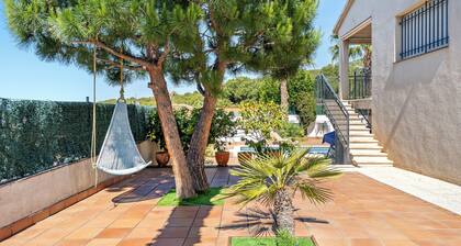 Maison de vacances 'Anglada' avec vue sur la mer, piscine privée et climatisation