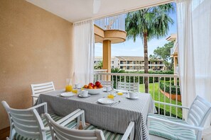 Outdoor dining - Apartment 'Llenaire' with Mountain View, Wi-Fi and Air Conditioning (Port de Pollença)