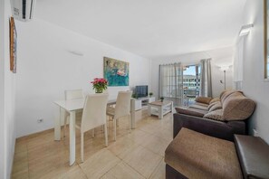 TV - Apartment 'Llenaire' with Mountain View, Wi-Fi and Air Conditioning (Port de Pollença)