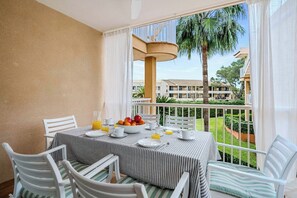 Outdoor dining - Apartment 'Llenaire' with Mountain View, Wi-Fi and Air Conditioning (Port de Pollença)