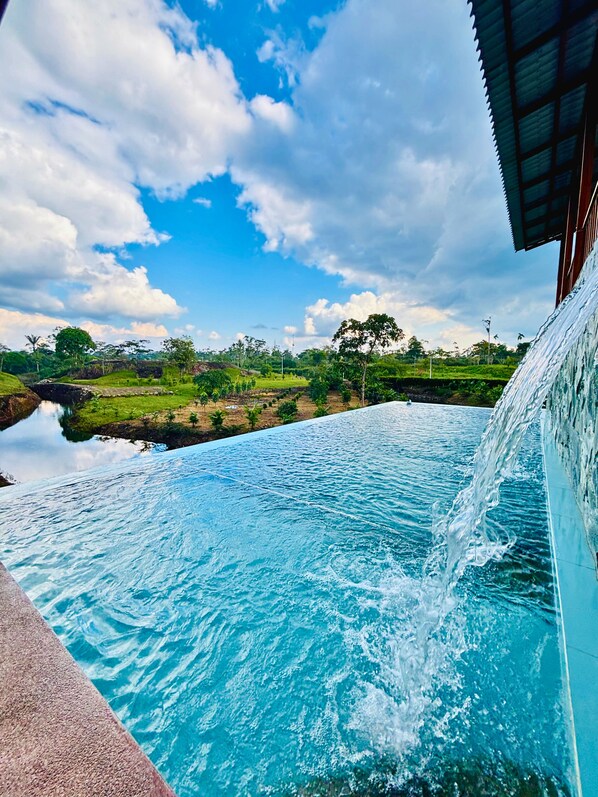 Outdoor pool - HOTEL FINCA PROCEL (Palora)