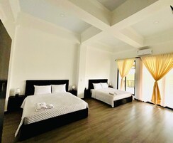 奢华双人房, 阳台, 湖景 | 办公桌、笔记本电脑工作区、免费 WiFi