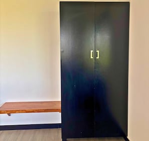 1 bedroom, desk, laptop workspace, free WiFi