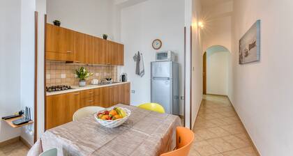 Apartamento 'Pamela' con terraza privada, Wi-Fi y aire acondicionado