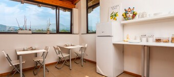 Bed and Breakfast 'Carolea' with Shared Pool, Wi-Fi and Air Conditioning