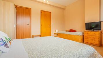 1 bedroom, free WiFi, bed sheets