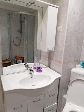 تجهيزات دش، مجففات شعر، مناشف