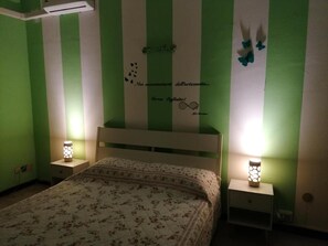 2 عدّة غرف نوم وواي فاي مجانًا وملاءات أسرّة