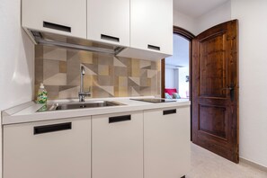 Kühlschrank, Ofen, Herdplatte, Geschirrspüler