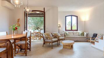 Télévision, cheminée