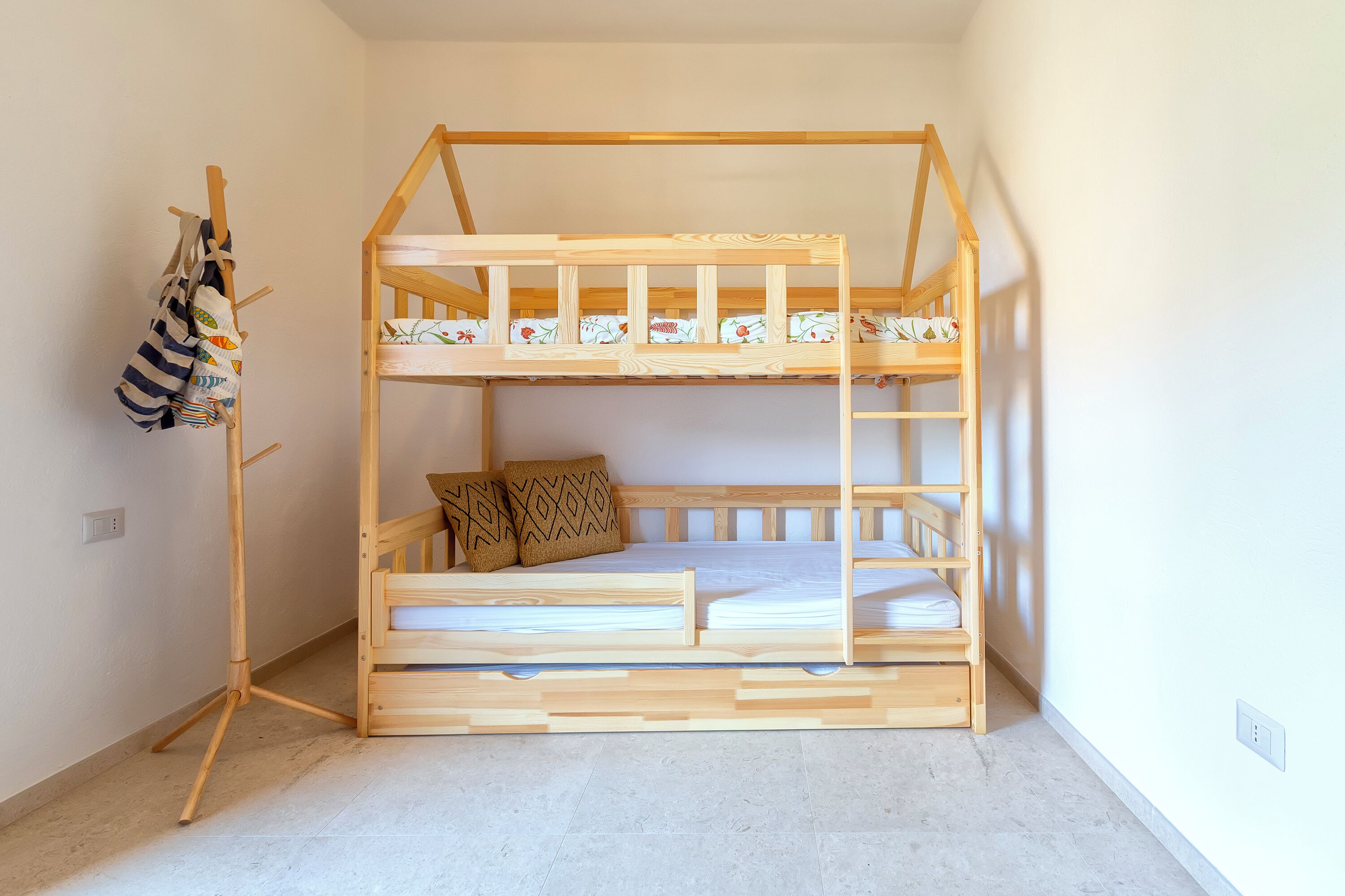 3 slaapkamers, een strijkplank/strijkijzer, gratis wifi, beddengoed