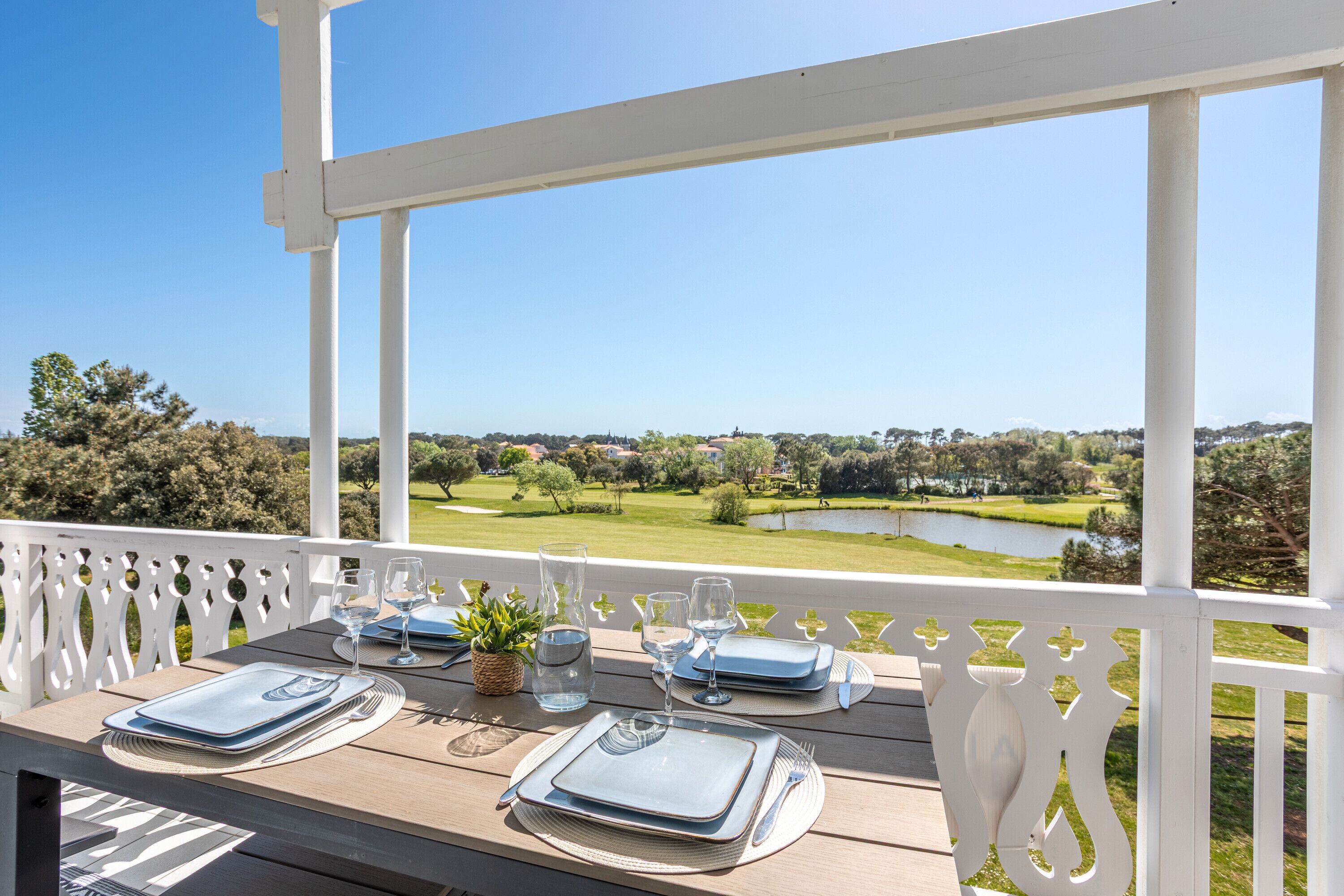 屋外ダイニングエリア