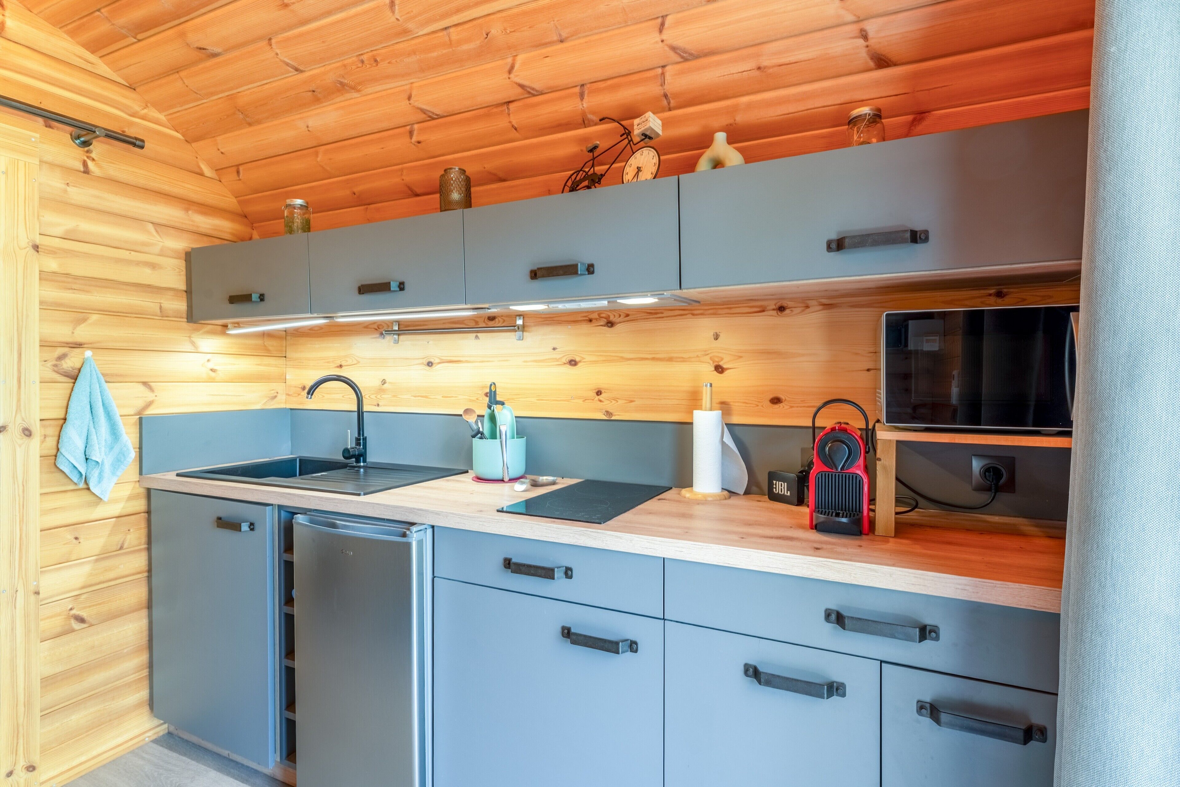 Fridge, microwave, stovetop, coffee/tea maker