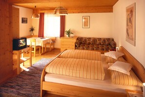 1 bedroom, free WiFi, bed sheets