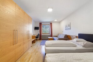 1 bedroom, free WiFi, bed sheets