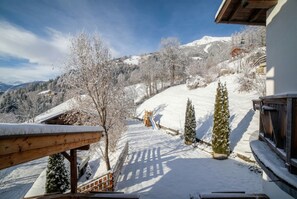 Property grounds - Gasthof Kirchsteiger 'Zimmer 8' with Lake View, Shared Terrace and Wi-Fi (Santa Valburga)