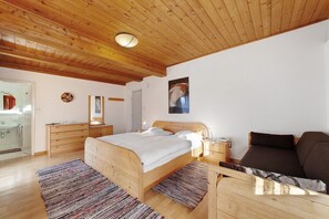 1 bedroom, free WiFi, bed sheets