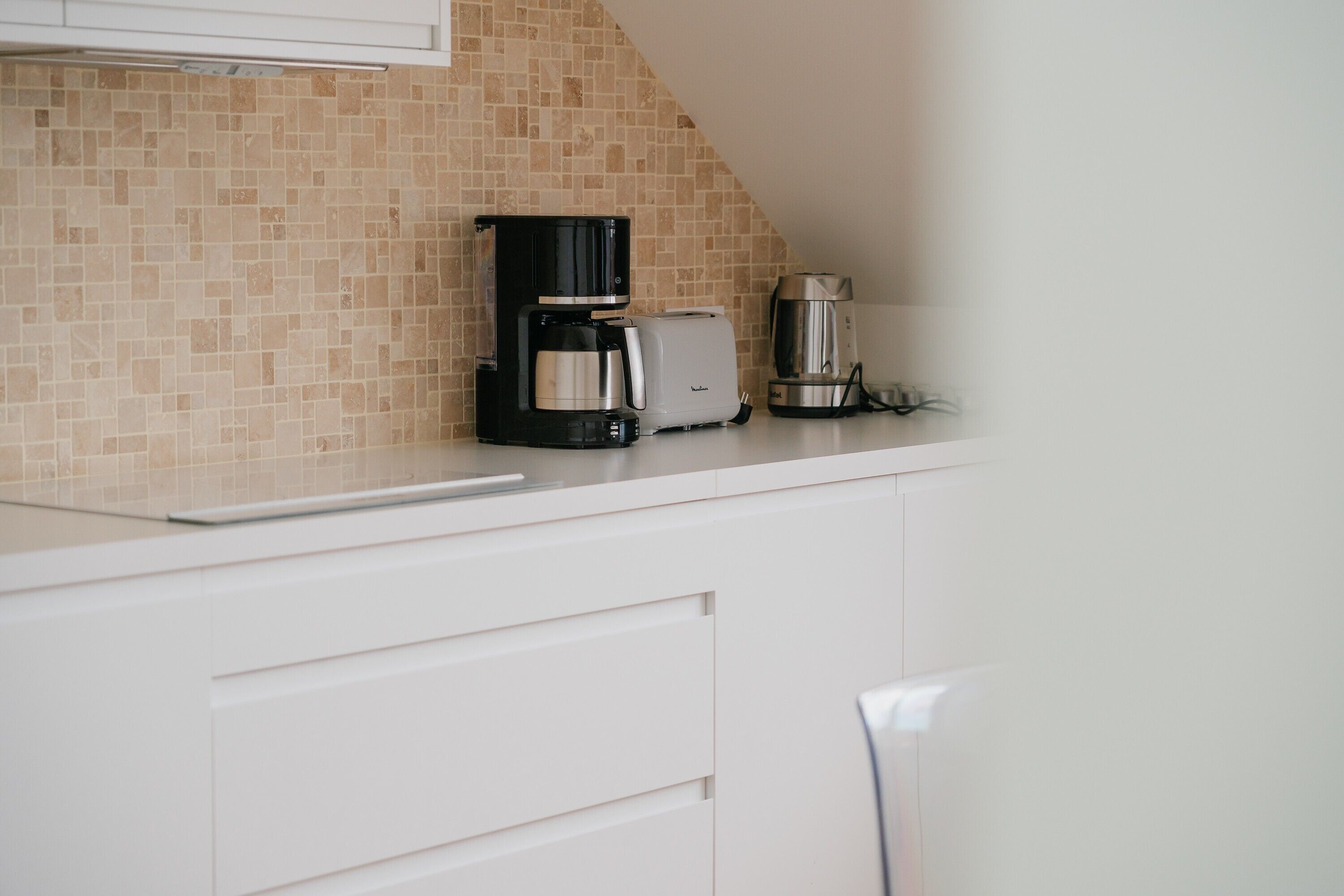 Kylskåp, mikrovågsugn, ugn och spishäll