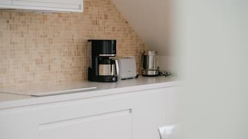 Kylskåp, mikrovågsugn, ugn och spishäll