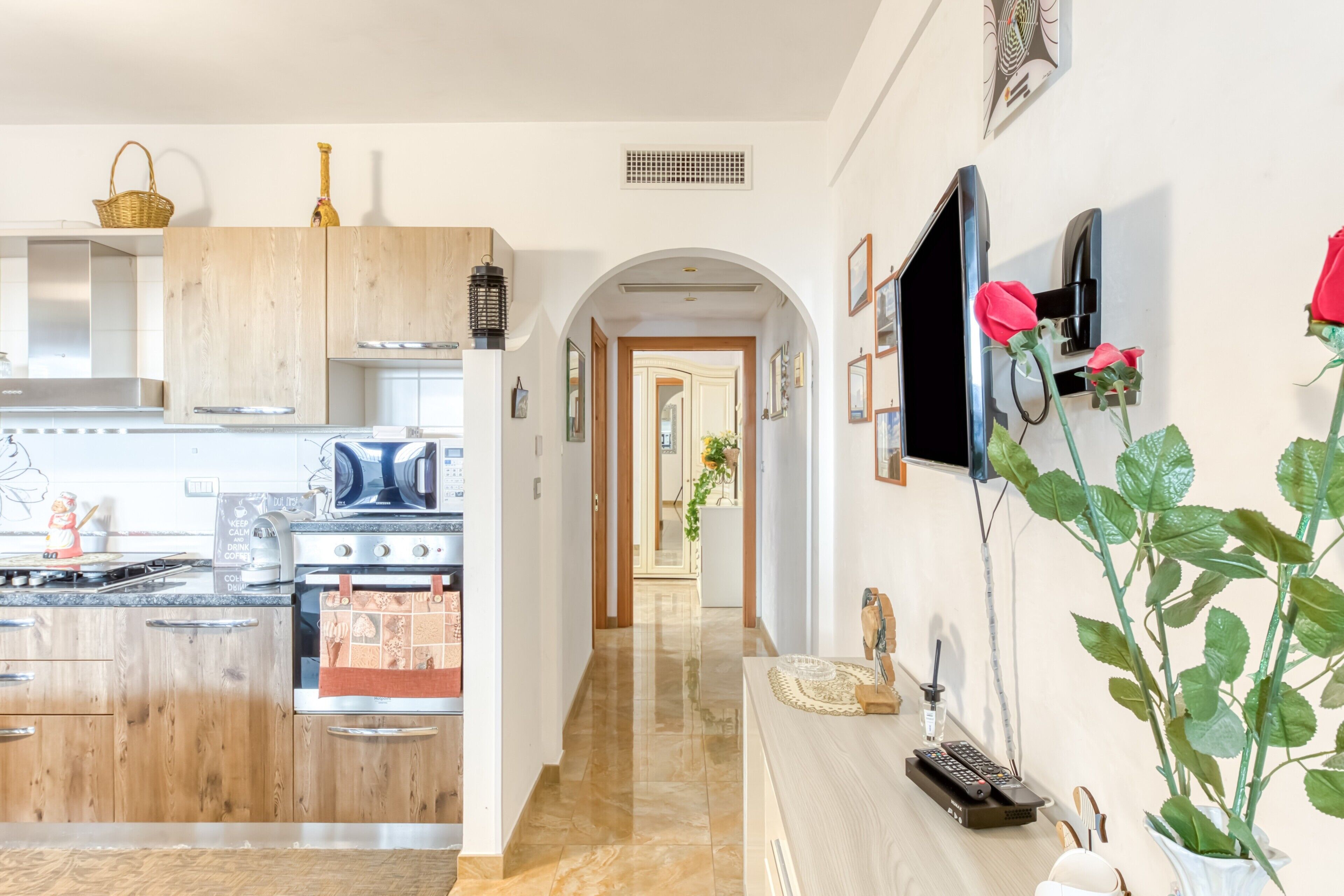 Frigorifero, microonde, forno, piano cottura